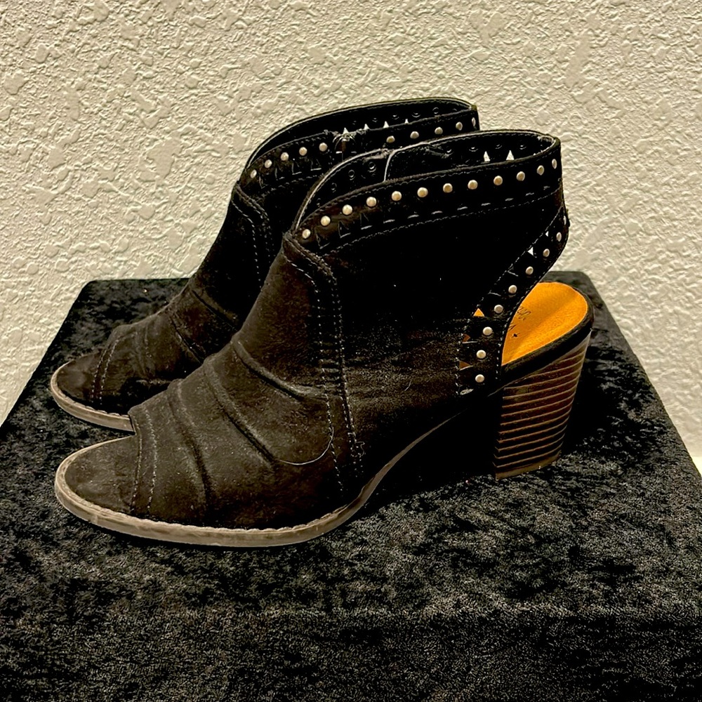 Sonoma Black Heeled Boots with Studded Trim 7 1/2